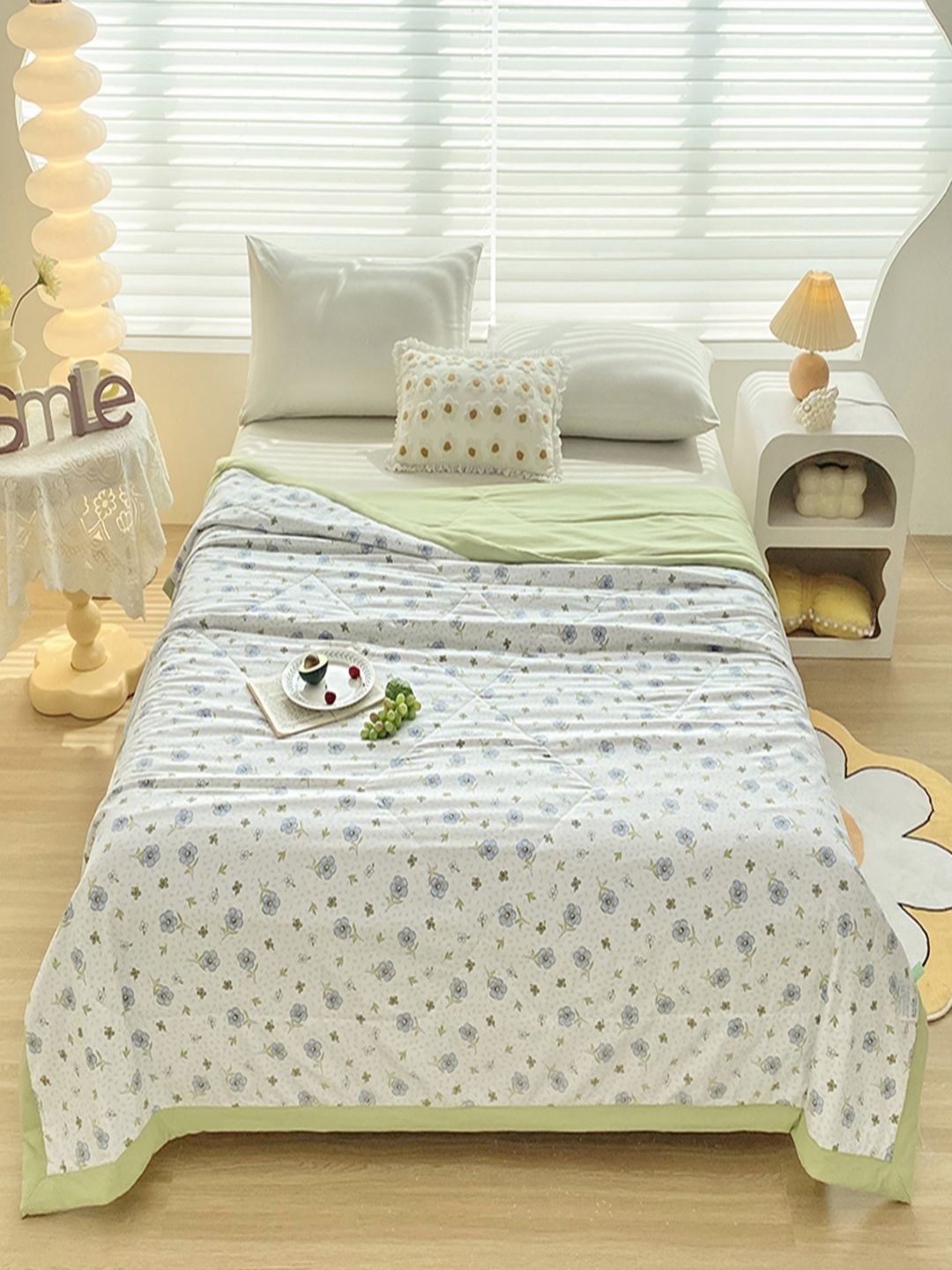 

JC HOME White & Blue Floral Printed AC Room 300 GSM Double Bed Quilt