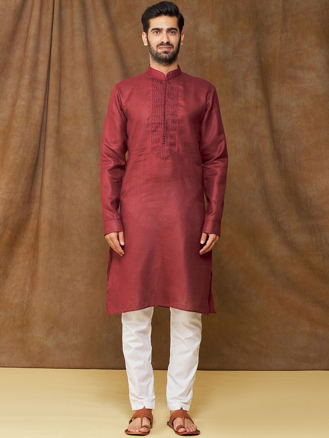 

Samyukta Singhania Mandarin Collar Straight Kurta With Trousers, Red