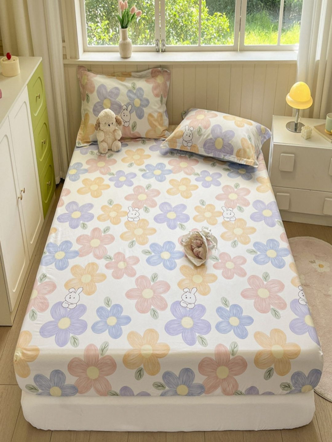 

JC HOME White & Purple Floral Pure Cotton 220TC King Bedsheet Set 2.00 m x 1.80 m