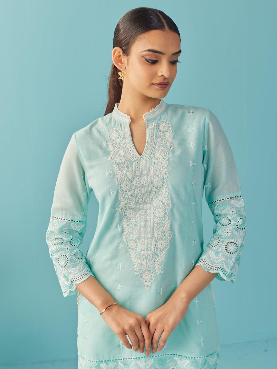 

Lakshita Floral Embroidered Thread Work Mandarin Collar Straight Kurta, Blue