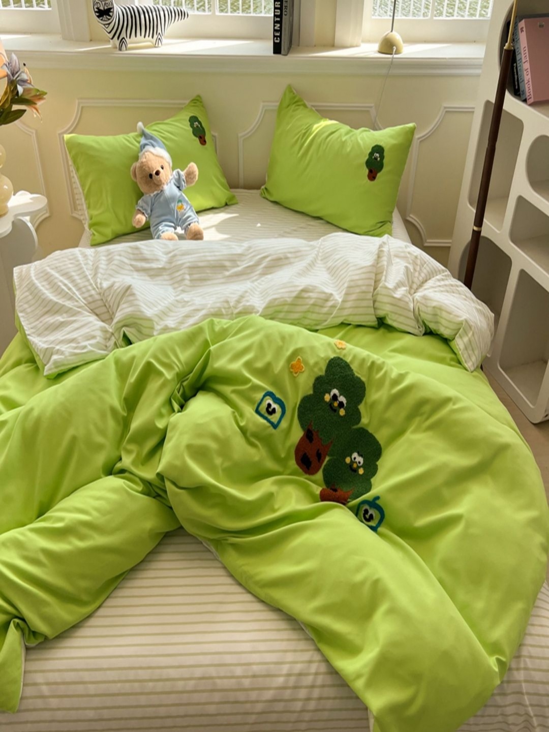 

JC HOME Green & Cream-Coloured Solid Polycotton 3 Piece Single Regular Bedding Set
