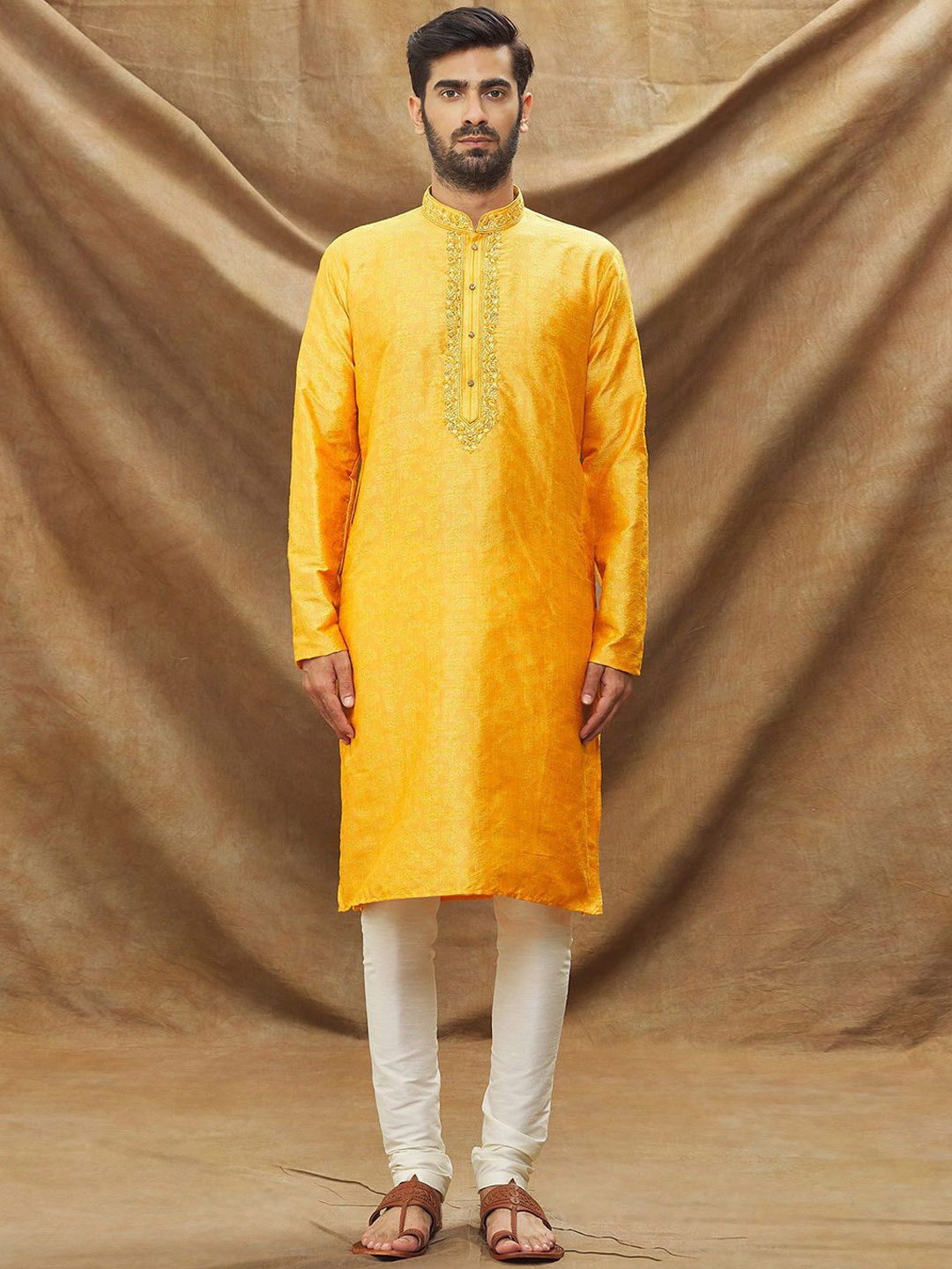 

Samyukta Singhania Men Paisley Embroidered Regular Thread Work Kurta with Trousers, Orange