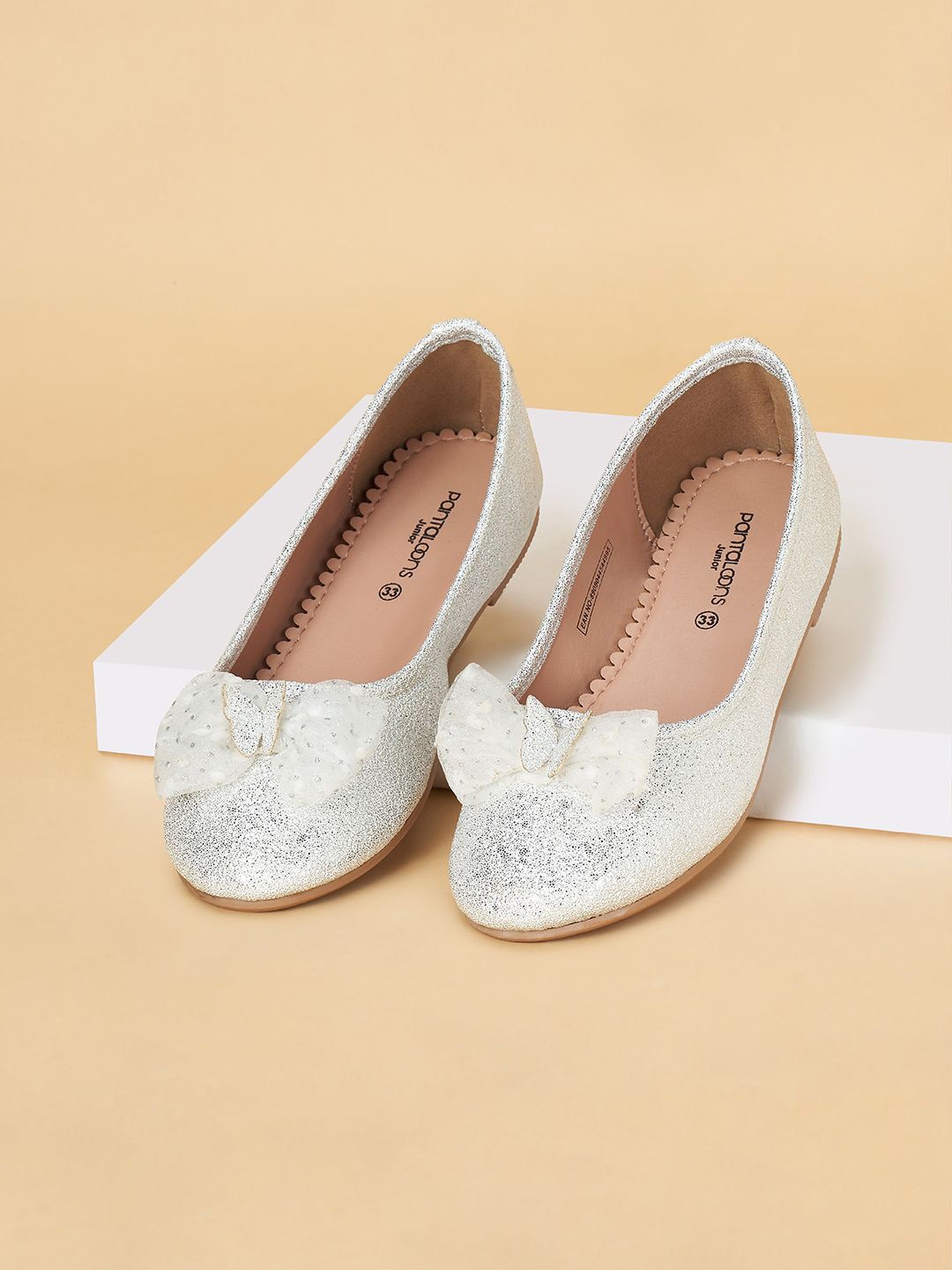 

Pantaloons Junior Girls Textured Ballerinas with Bows Flats, Silver