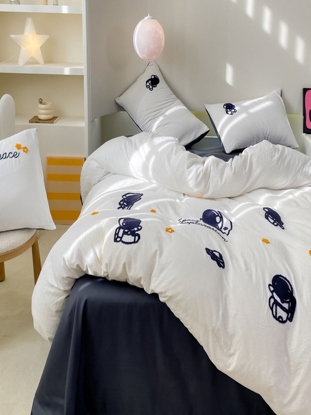 

JC HOME Navy Blue & White Cartoon Characters Polycotton 4 Piece Single Regular Bedding Set