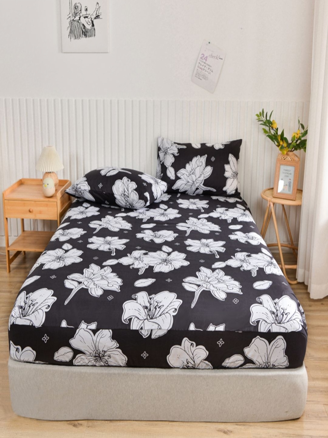 

JC HOME Black & White Floral 140 TC Fitted Double King Bedsheet Set-1.8 m x 2 m