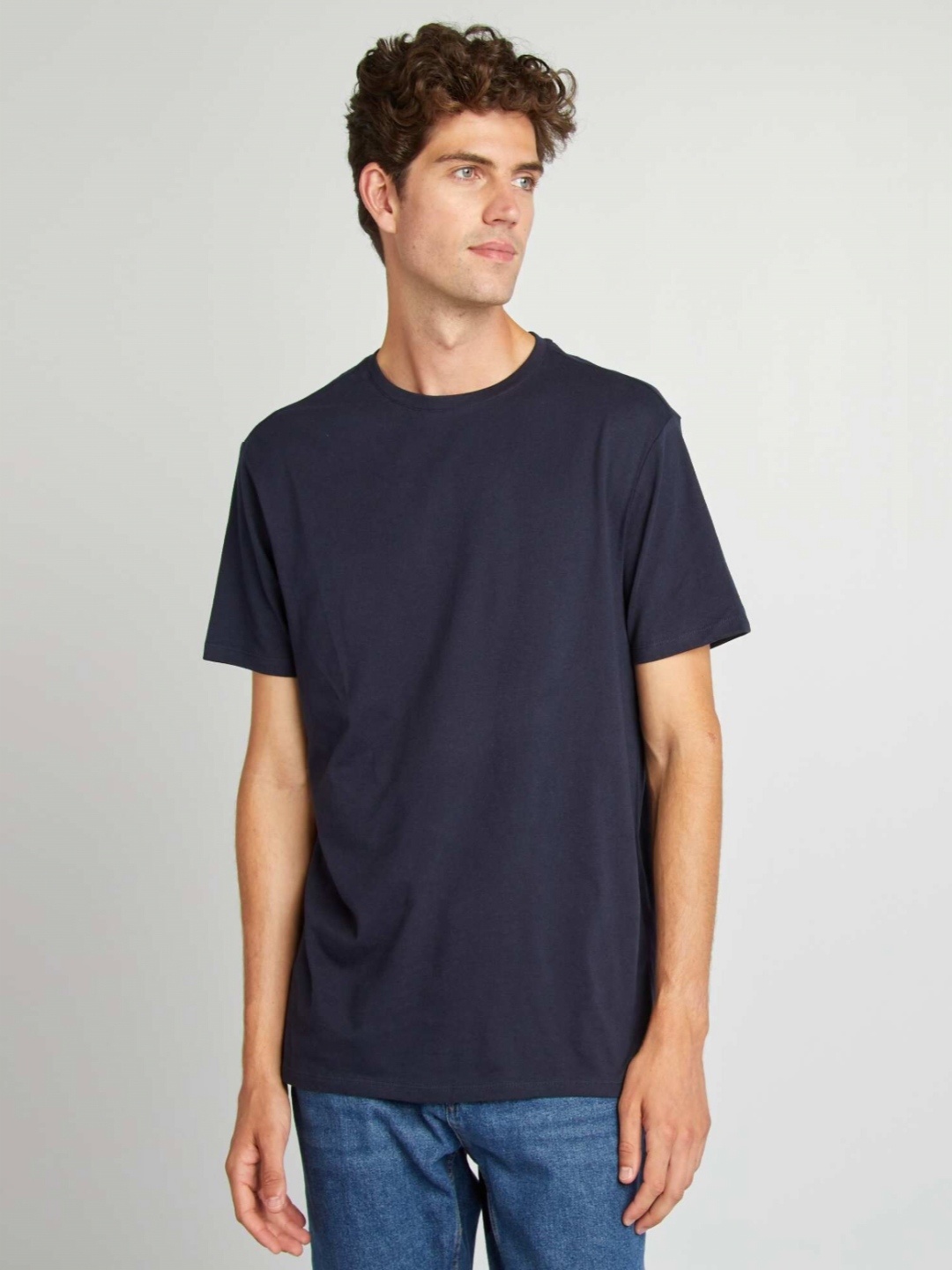 

KIABI Men Solid Round Neck Cotton T-shirt, Navy blue