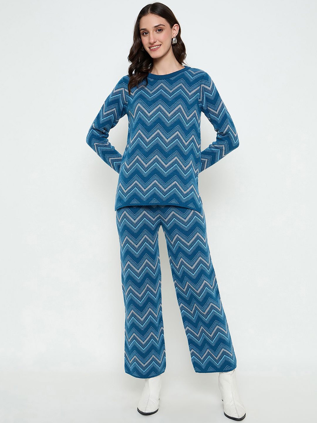 

CREATIVE LINE Self Design Long Sleeves Sweatshirt With Trouser, Blue