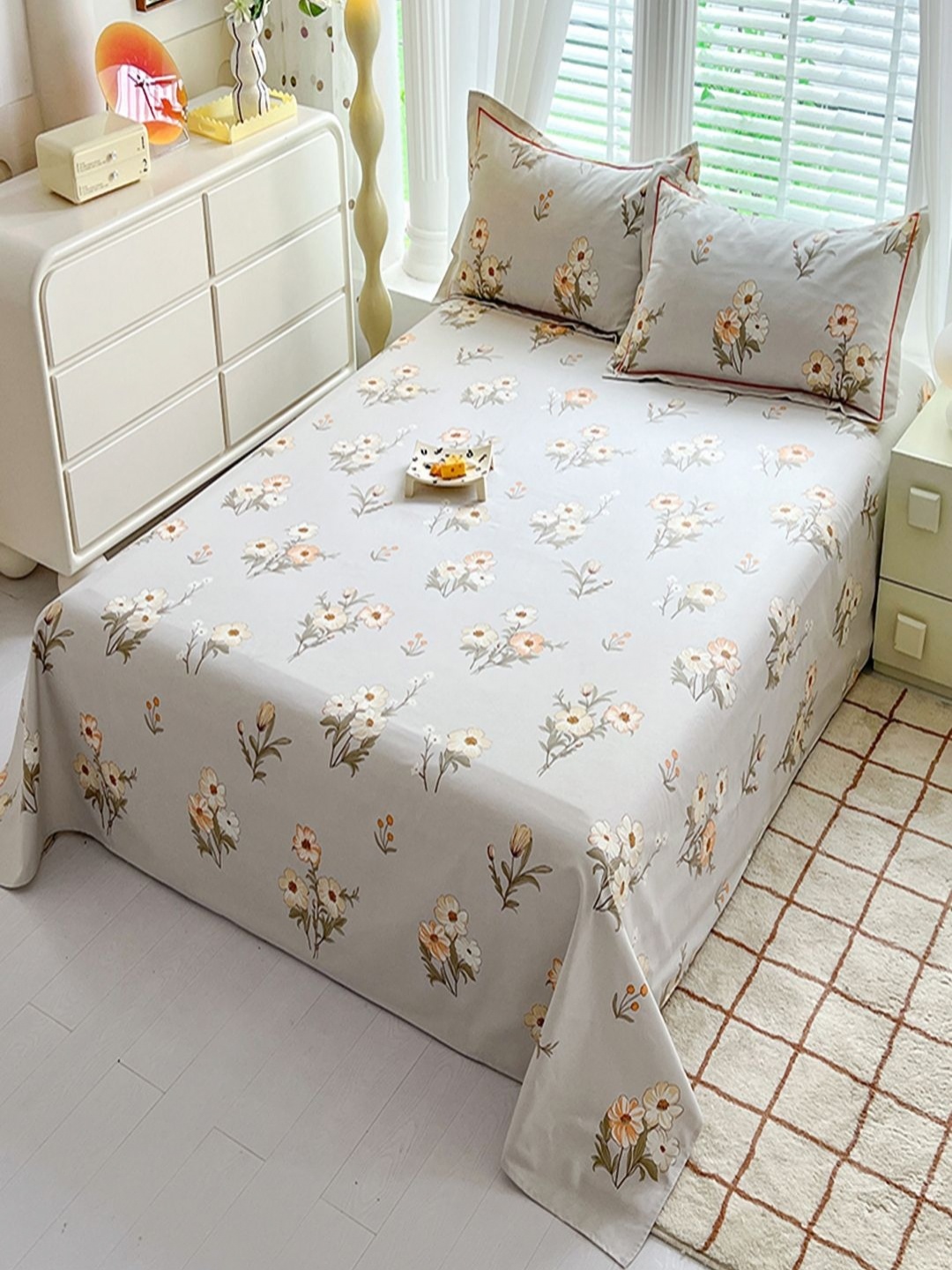 

JC HOME Grey & White Floral Pure Cotton 230 TC King Bedsheet Set 2 m x 2.30 m