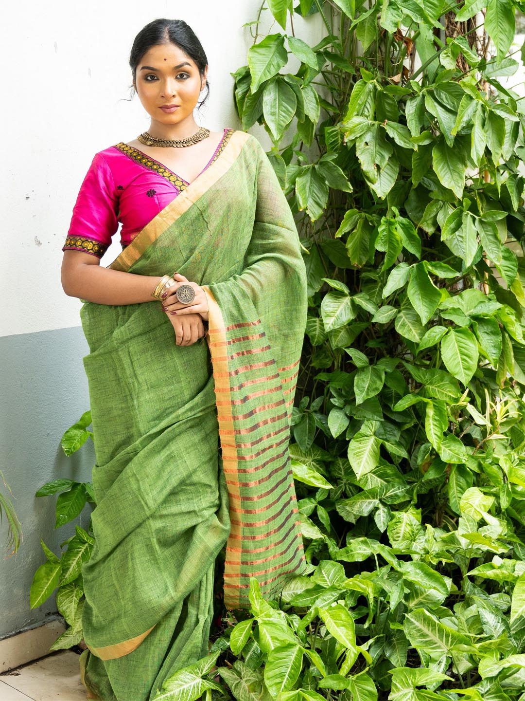 

Uttariya Pure Linen Saree with Blouse Piece, Green