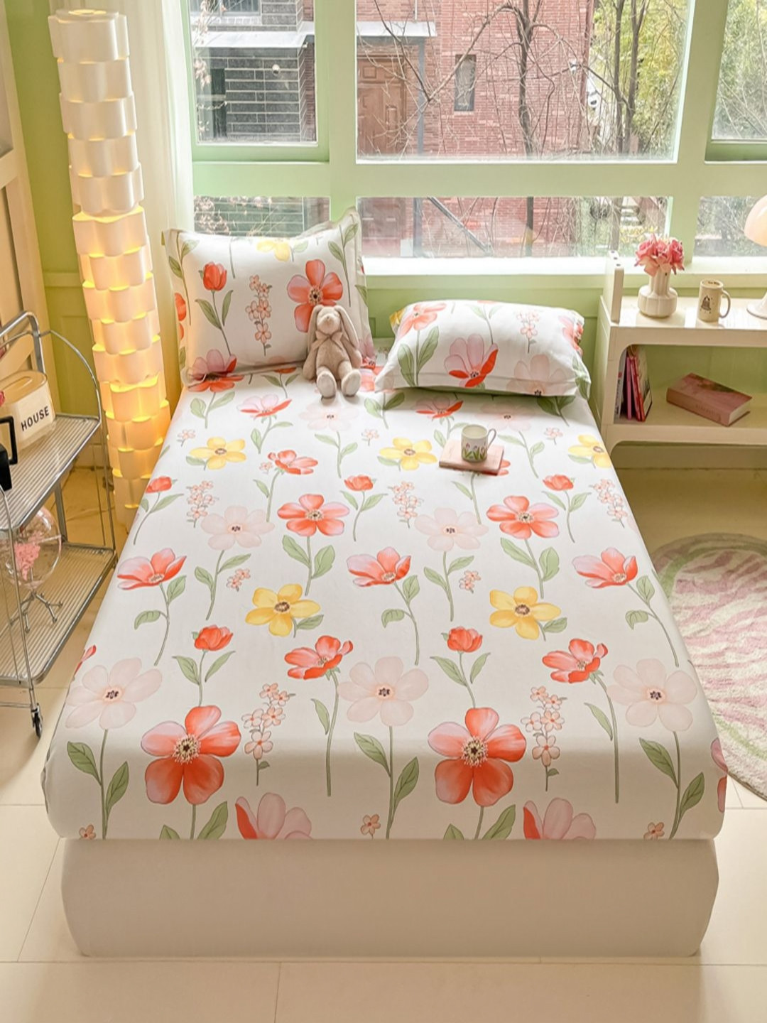 

JC HOME White & Red Floral 220 TC Queen Bedsheet with 2 Pillow Covers