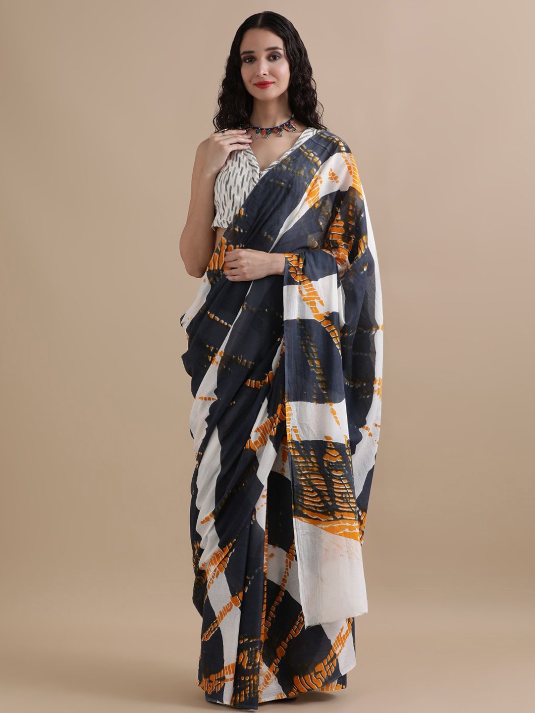 

Jaipur Kurti Women Pure Cotton Saree With Blouse Piece, Navy blue