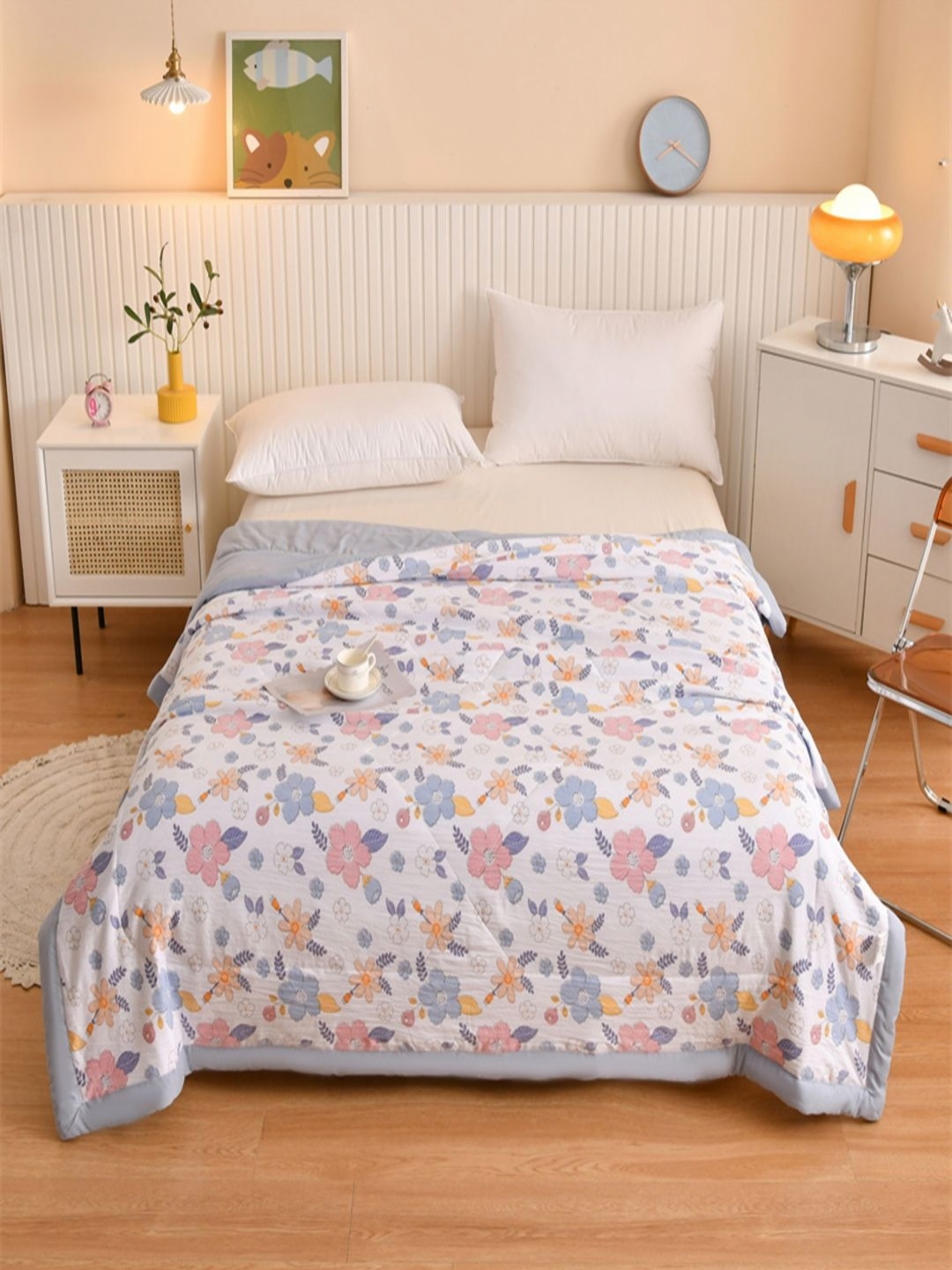 

JC HOME White & Grey Floral Printed AC Room 300 GSM Single Bed Quilt