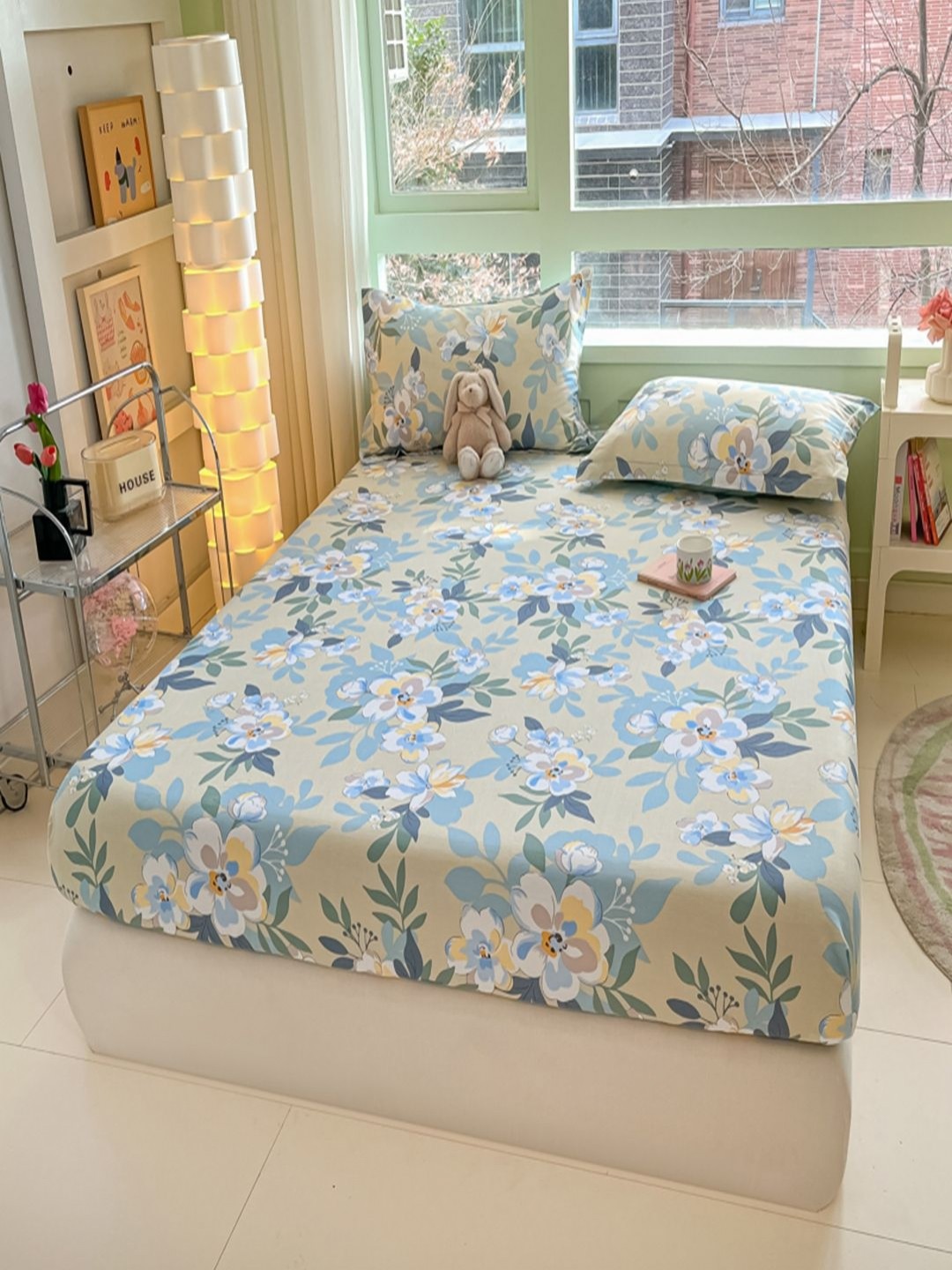 

JC HOME Cream-Coloured & Blue Floral Pure Cotton 220 TC Queen Bedsheet Set 1.50 m x 2 m