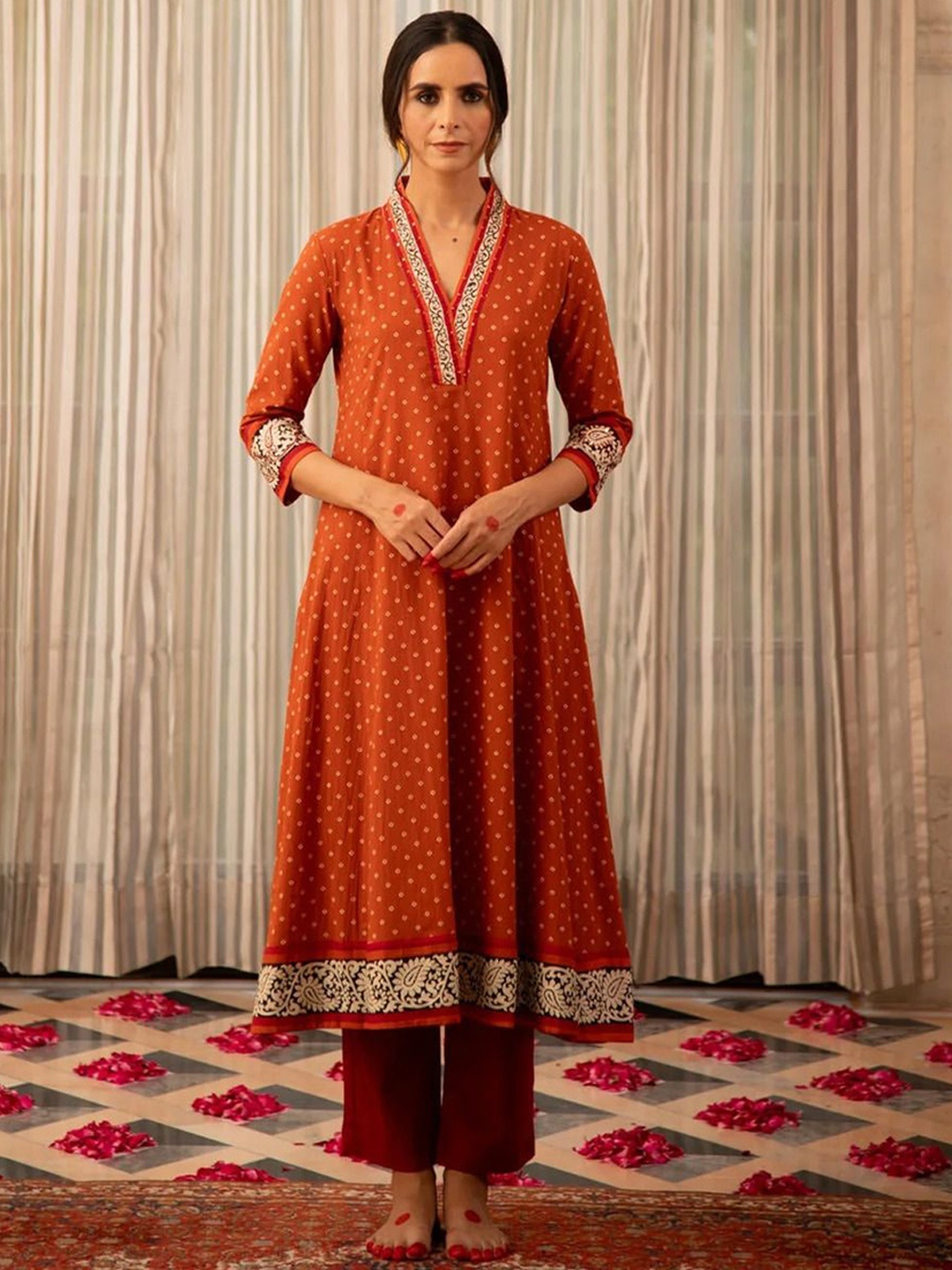 

GoSriKi Floral Printed Thread Work Anarkali Kurta With Trouser, Orange