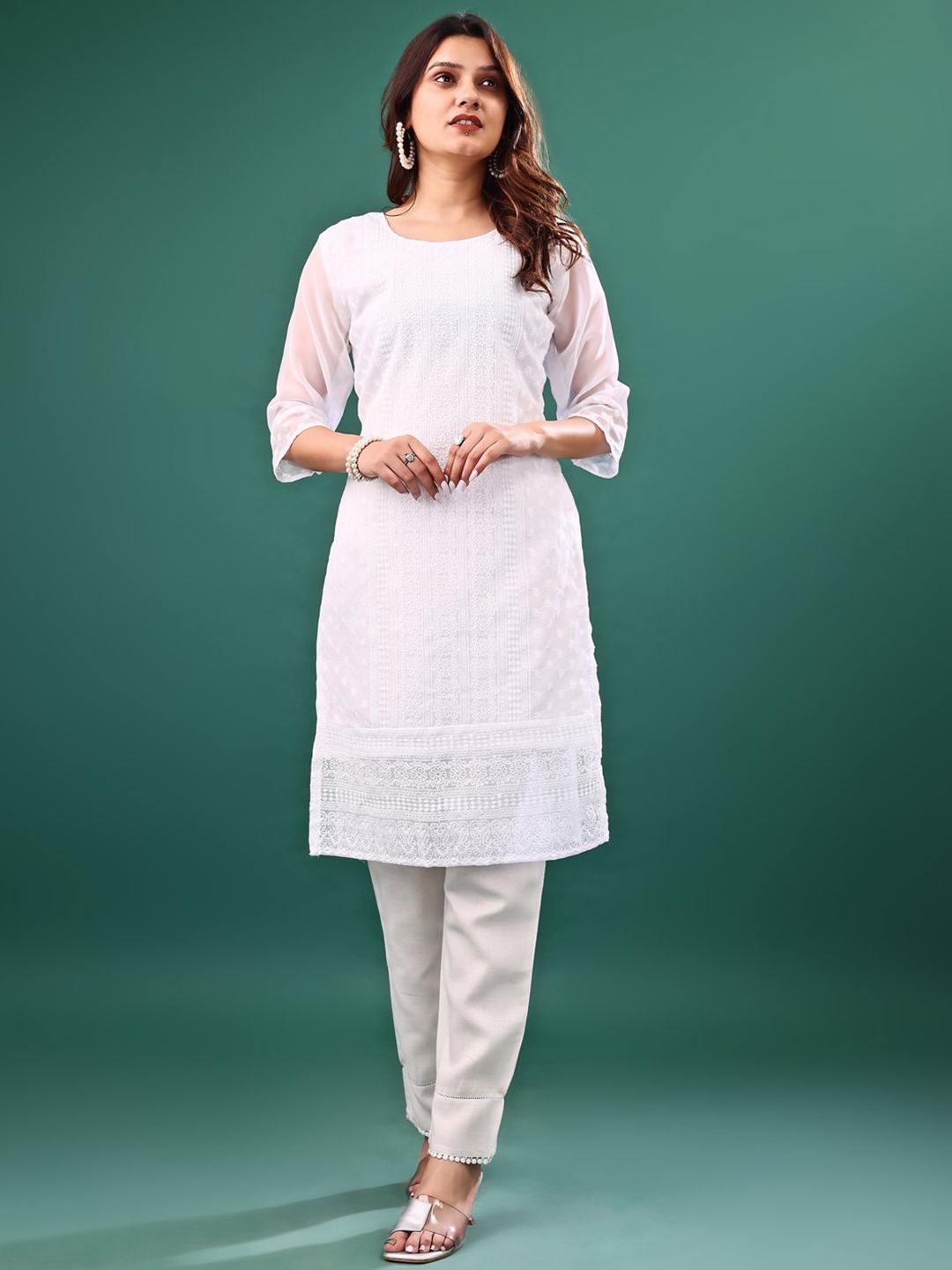 

KAYRAAH Women Chikankari Embroidered Straight Kurta, White