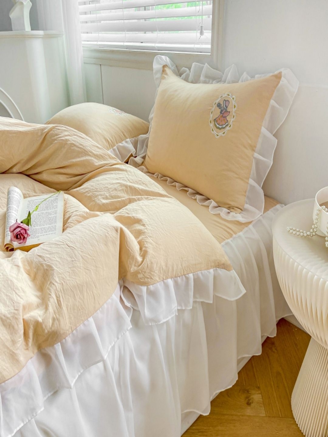 

JC HOME Khaki & White Solid Polycotton 3 Piece Double King Regular Bedding Set