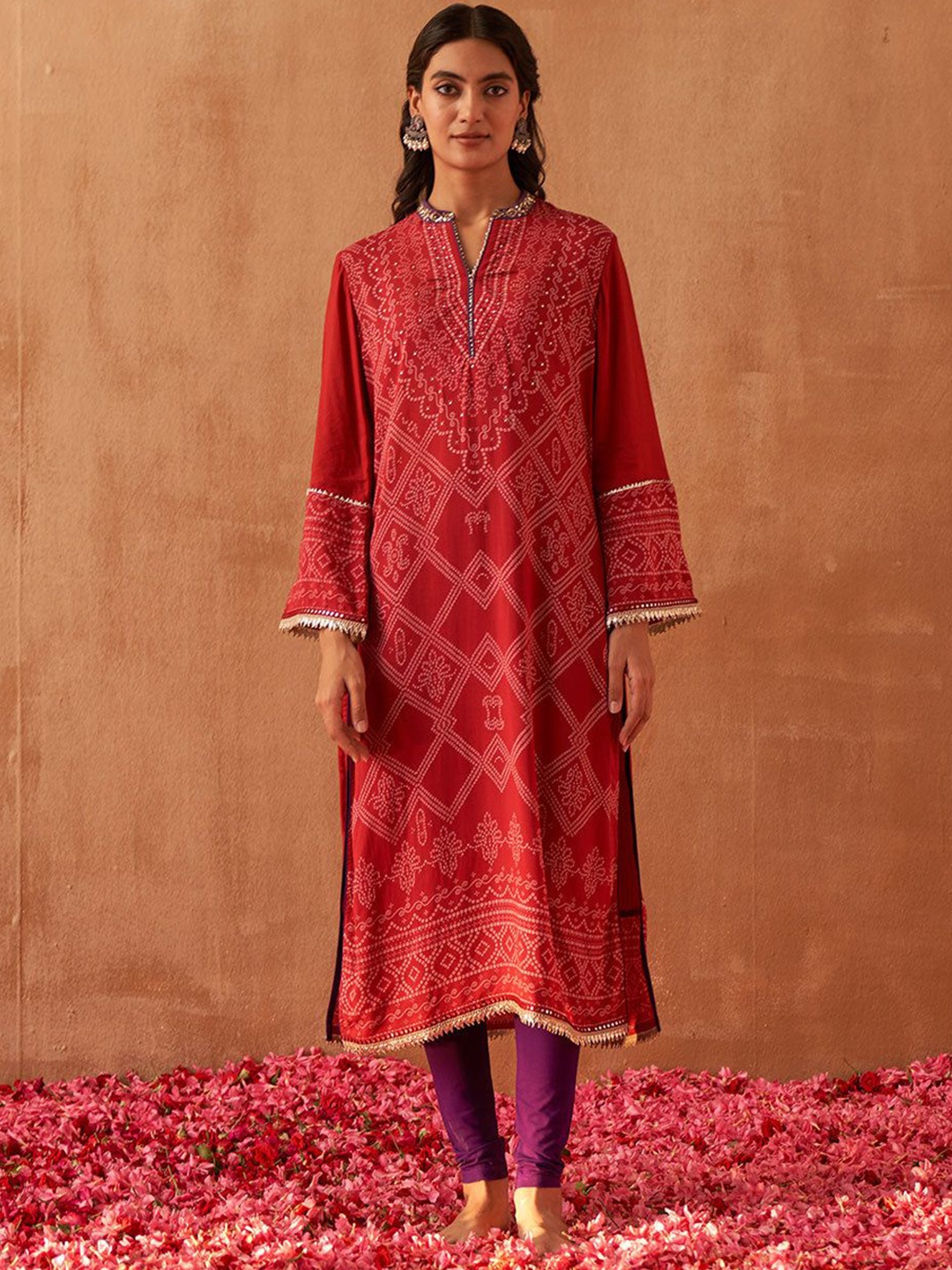 

Lakshita Ethnic Motifs Embroidered Mandarin Collar Straight Kurta, Red