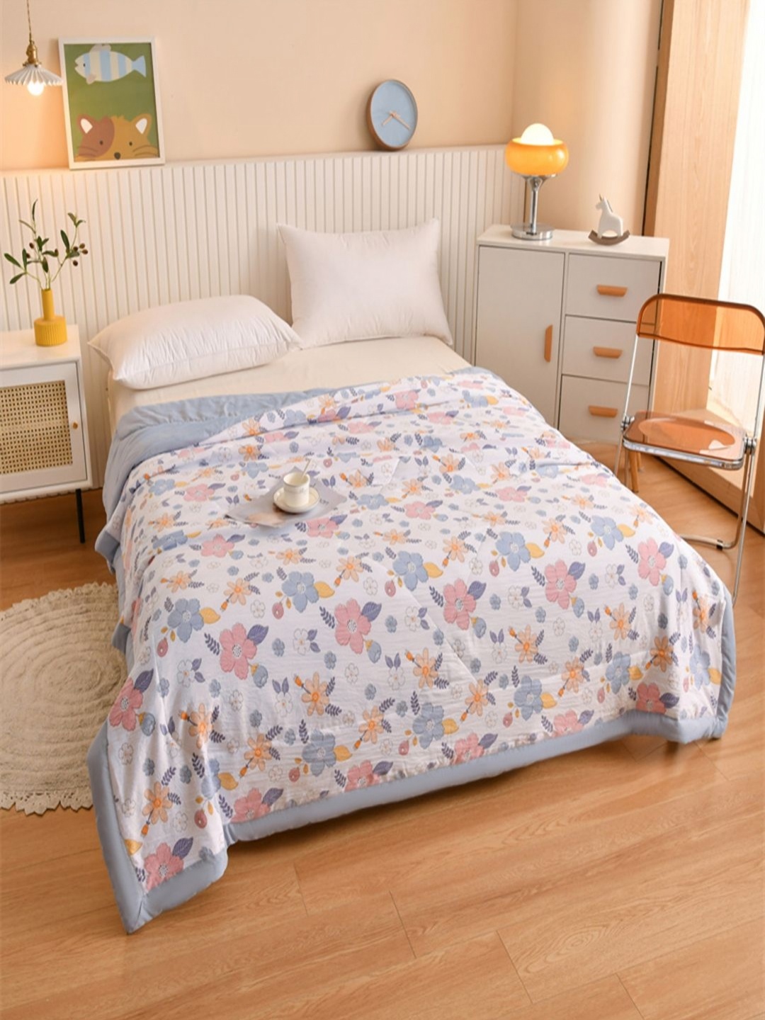 

JC HOME White & Blue Floral Printed AC Room 300 GSM Double Bed Quilt