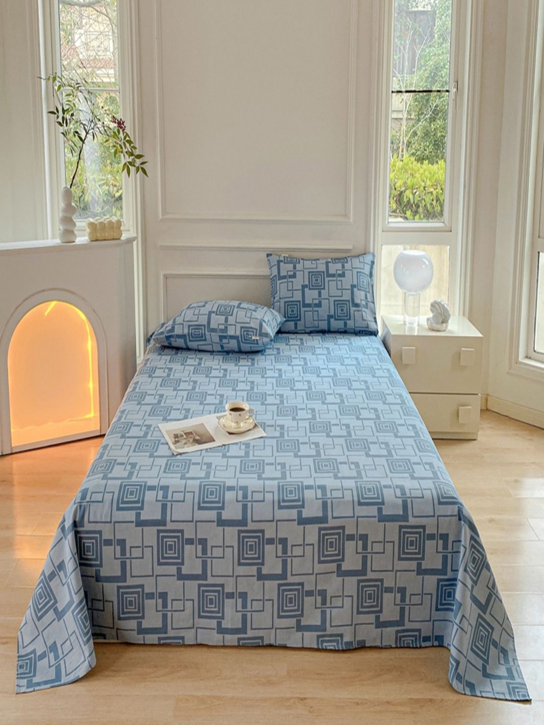 

JC HOME Blue & Grey Geometric Printed 150 TC King Bedsheet Set 2.5 x 2.3 m