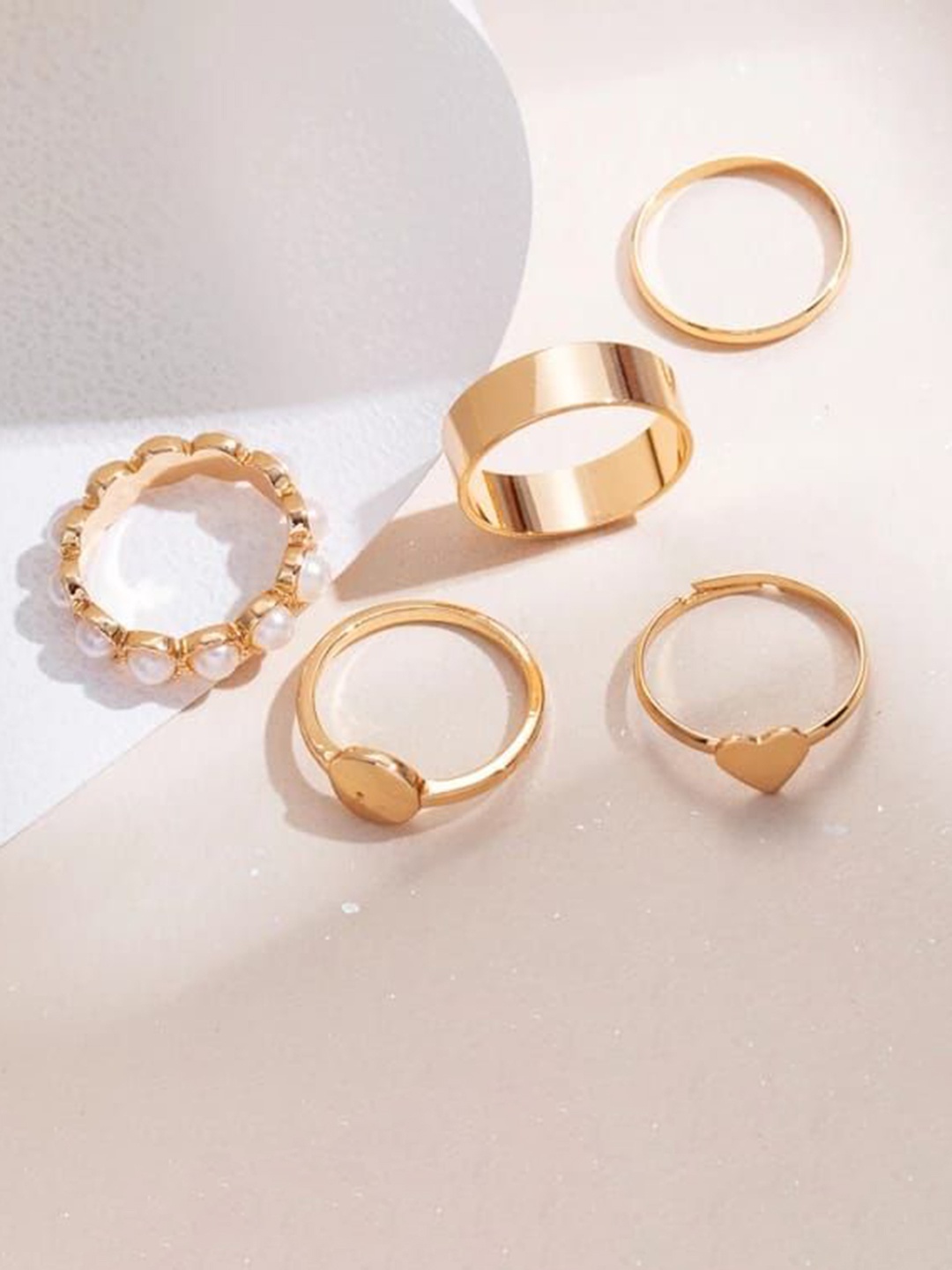 

YU FASHIONS Pack Of 5 Gold-Plated Pearls Studded Finger Ring, Silver