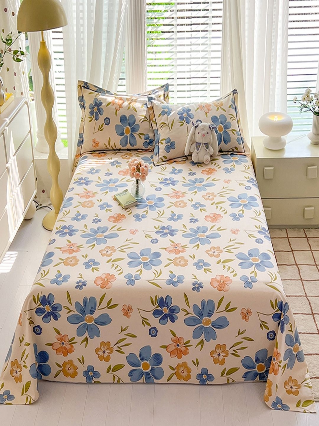 

JC HOME Cream-Coloured & Blue Floral Cotton 230 TC King Bedsheet Set-2 m x 2.3 m