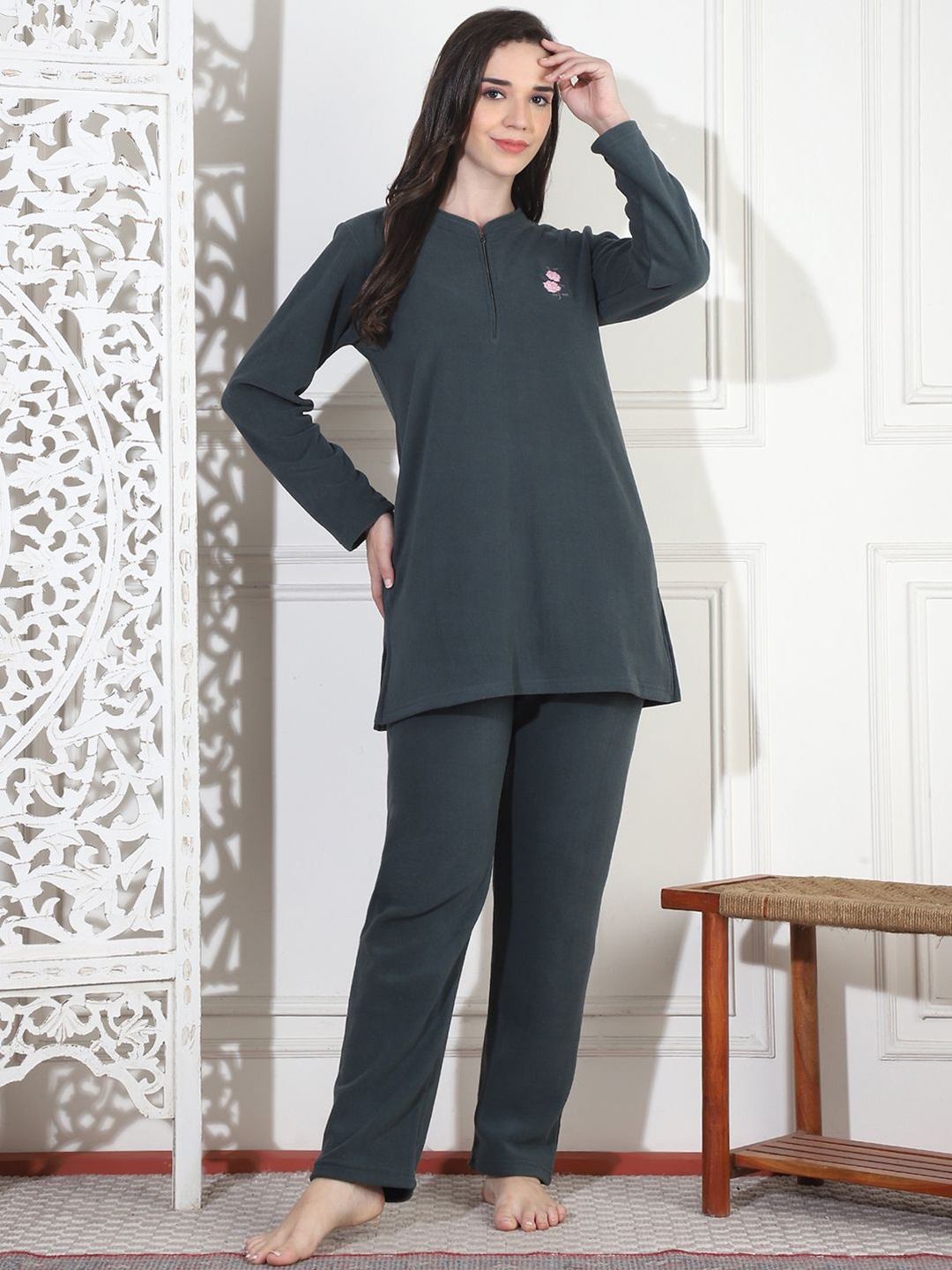

Kanvin Women Mandarin Collar Slip On Night suit, Green