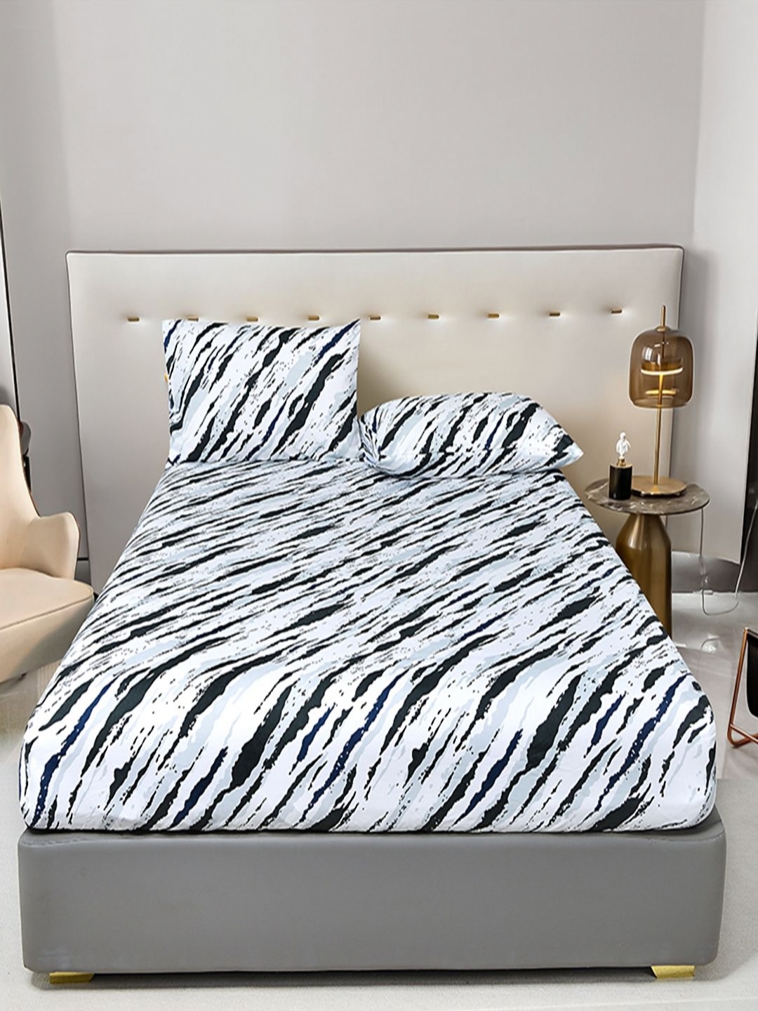 

JC HOME Blue & White Abstract 140 TC King Fitted Bedsheet Set 2.00 m x 1.80 m