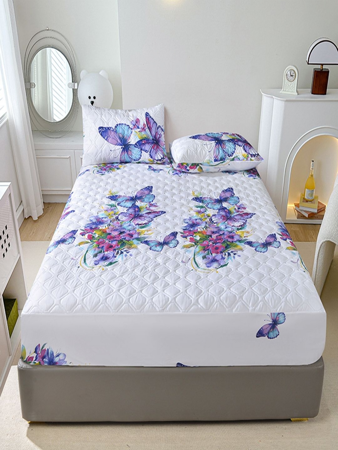 

JC HOME White & Blue Floral 150 TC Queen Fitted Bedsheet Set 2.00 m x 1.50 m