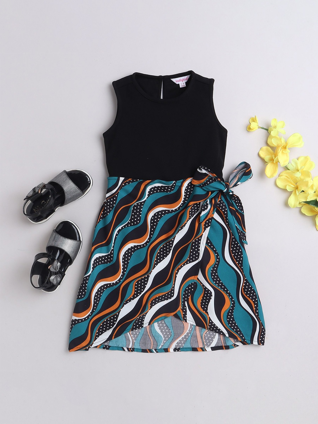 

taffykids Girls Printed Sleeveless Round Neck Wrap dress, Black