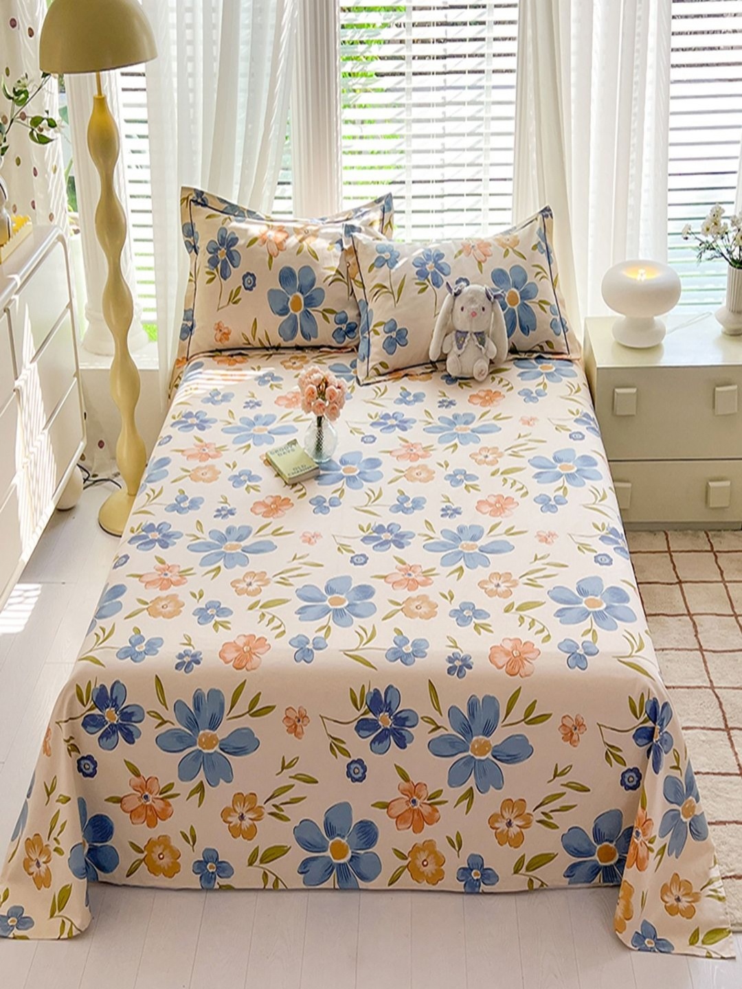 

JC HOME Cream-Coloured & Blue Floral Pure Cotton 220 TC King Bedsheet Set 2.30 m x 2.00 m