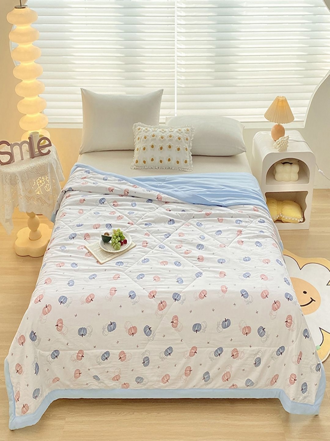 

JC HOME White & Blue AC Room 300 GSM Single Bed Quilt