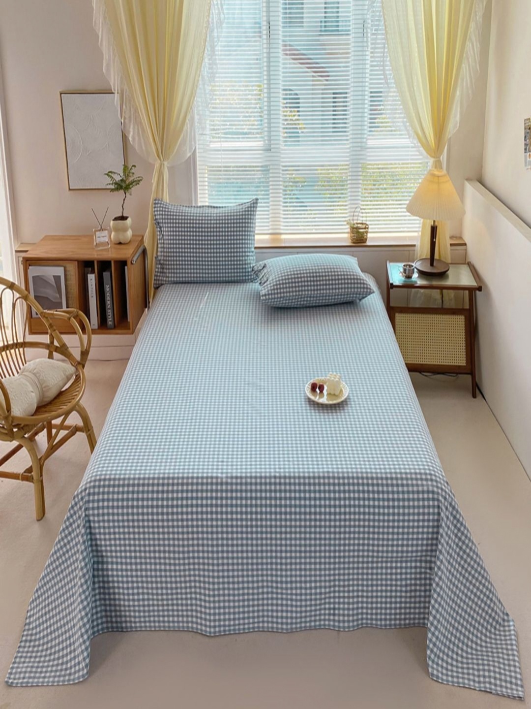 

JC HOME Blue & White Geometric Queen Bedsheet with 2 Pillow Covers