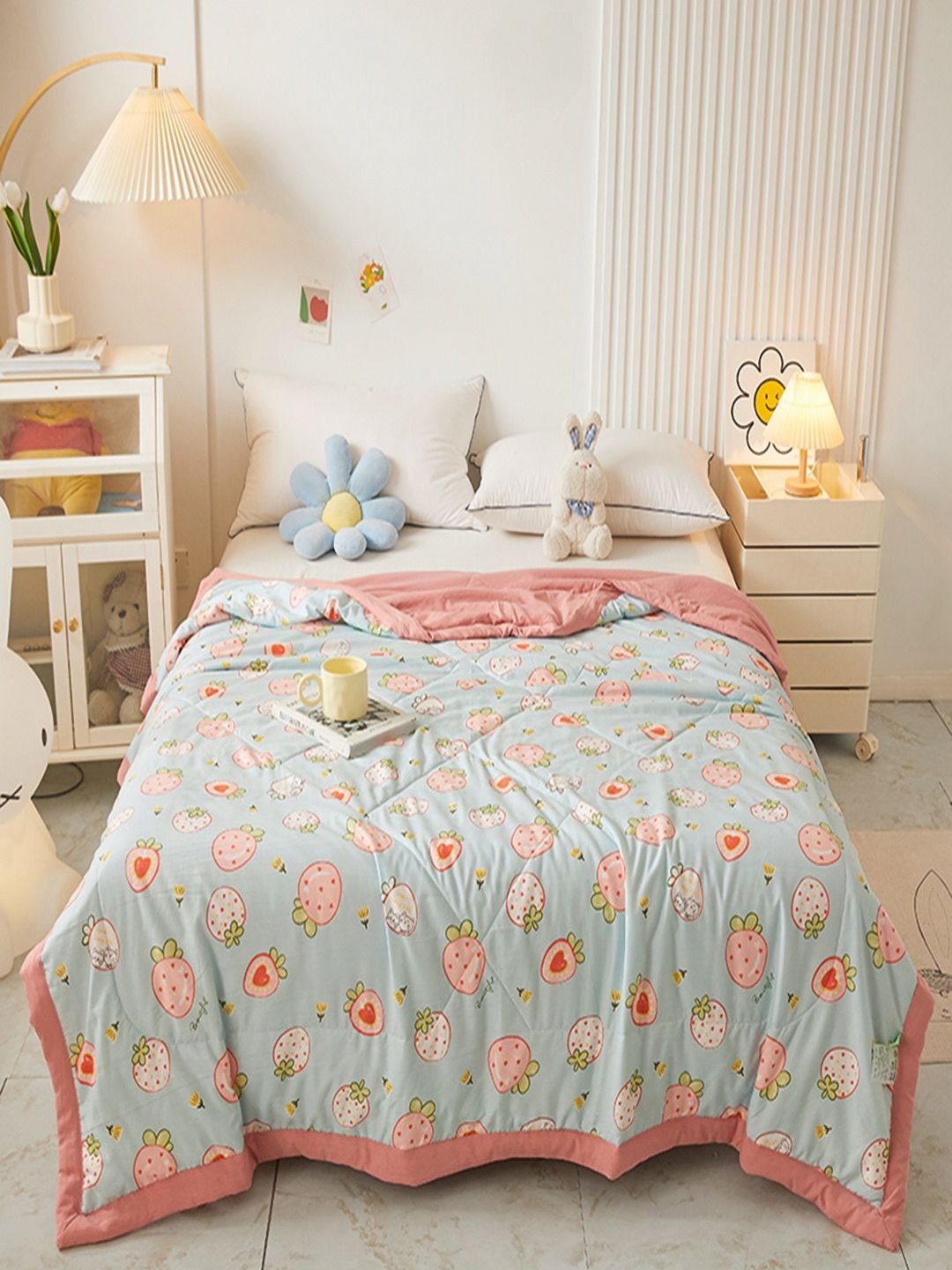 

JC HOME Blue & Peach-Coloured Floral AC Room 300 GSM Double Bed Quilt