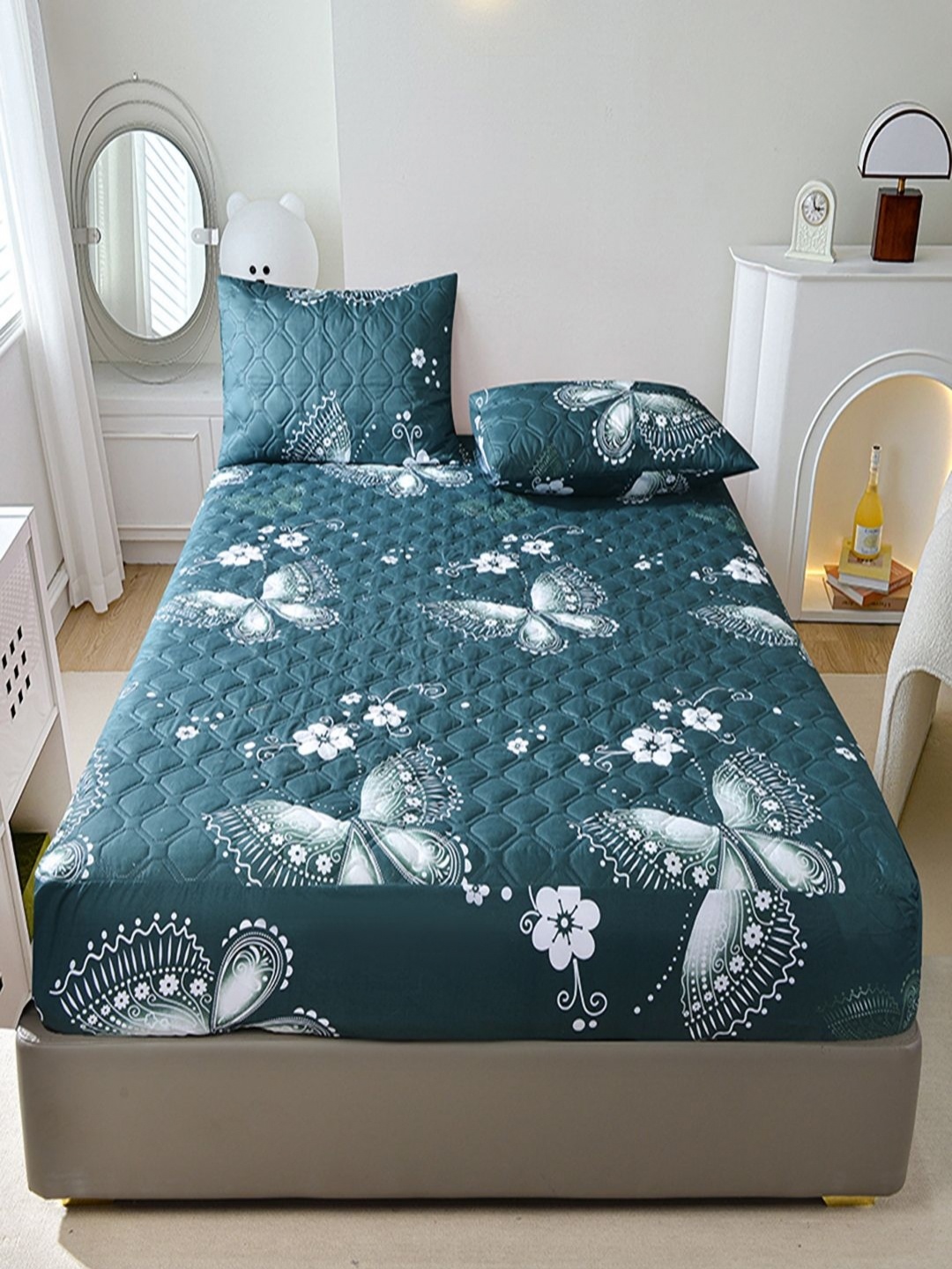 

JC HOME Blue & White Floral 150 TC Queen Bedsheet with 2 Pillow Covers
