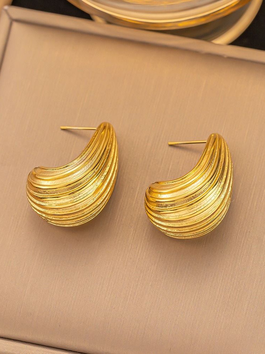 

MYKI Contemporary Studs Earrings, Gold