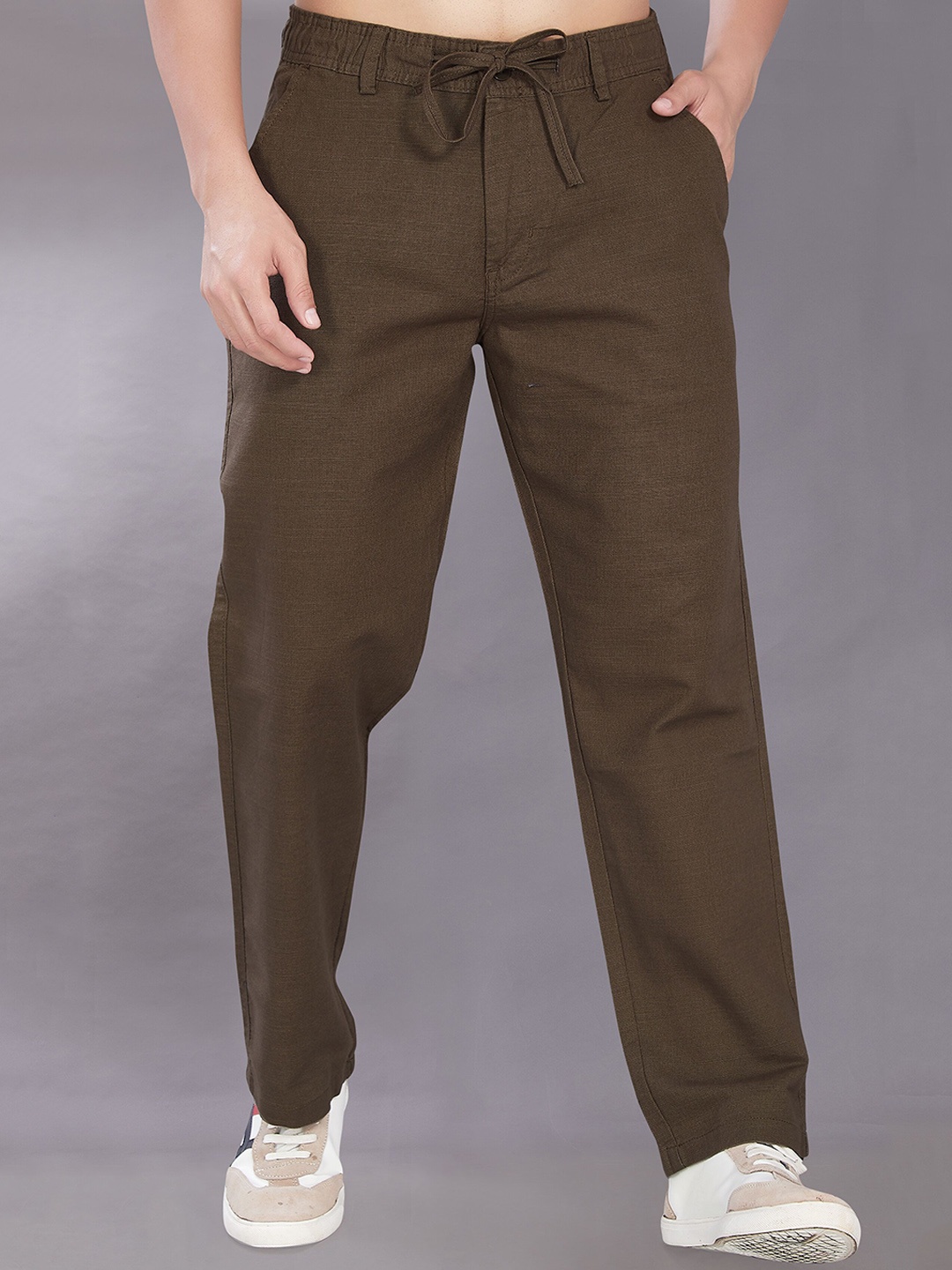 

DIVISIVE Men Mid-Rise Cotton Relaxed Loose Fit Trousers, Coffee brown