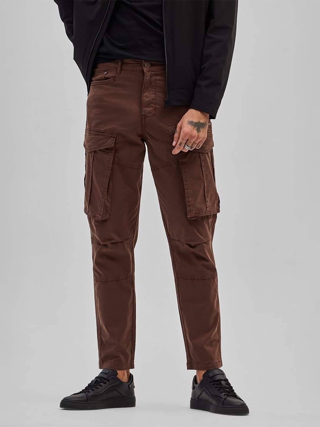 

Snitch Men Smart Mid-Rise Slim Fit Stretchable Cargo Styles Jeans, Brown