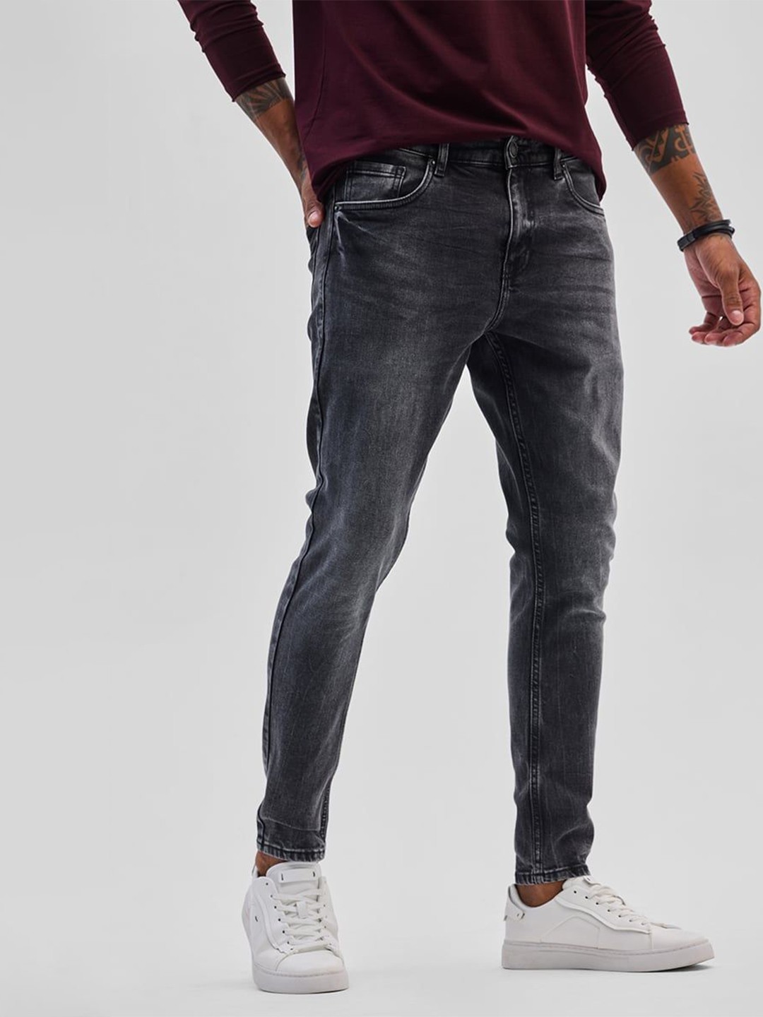 

Snitch Men Narrow Skinny Fit Light Fade Mid-Rise Stretchable Jeans, Grey