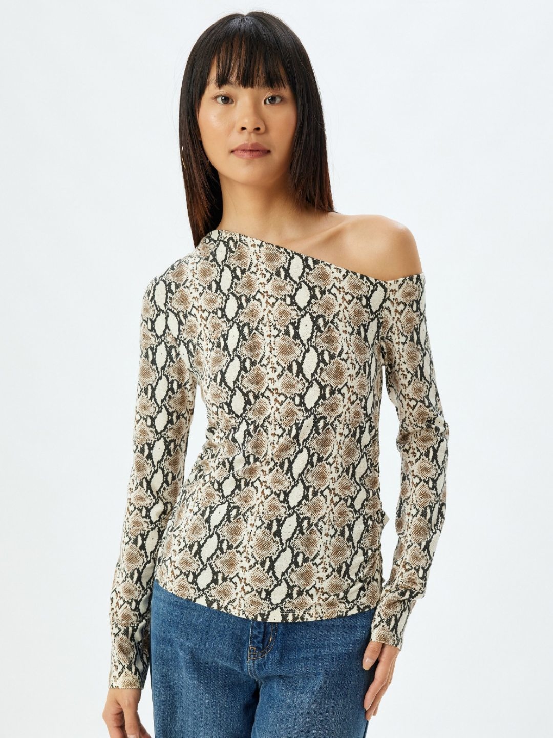 

Koton Women Printed V-Neck Pockets T-shirt, Beige