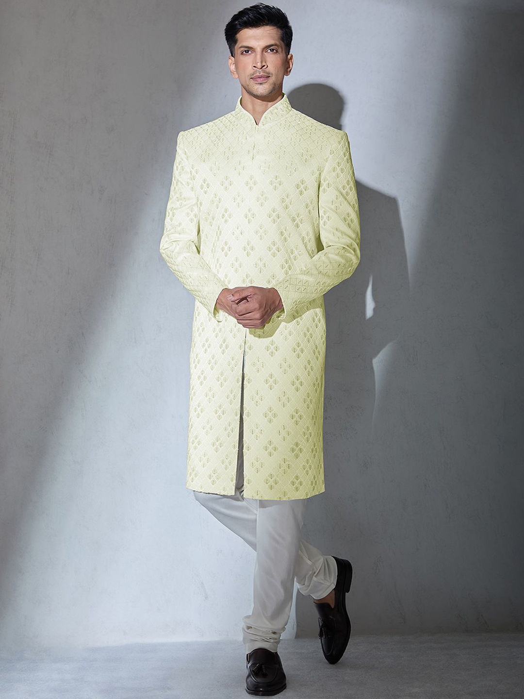 

Alaya Advani Men Geometric Leaf Embroidered Sherwani Set, White