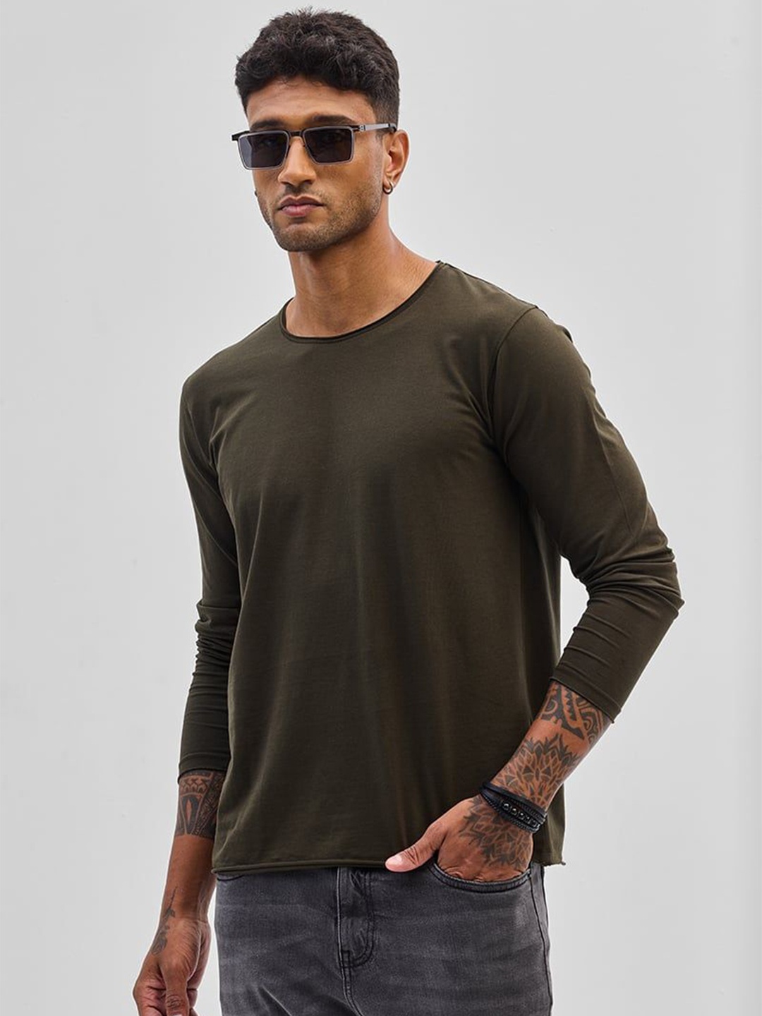 

Snitch Men Solid Round Neck Cotton Slim Fit T-shirt, Olive