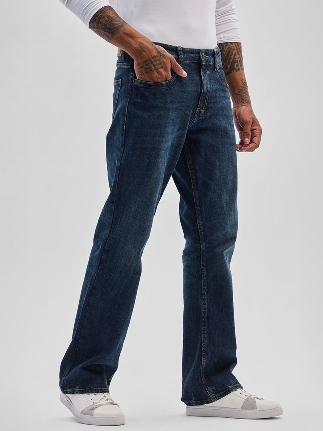 

Snitch Men Comfort Regular Fit Light Fade Stretchable Jeans, Blue