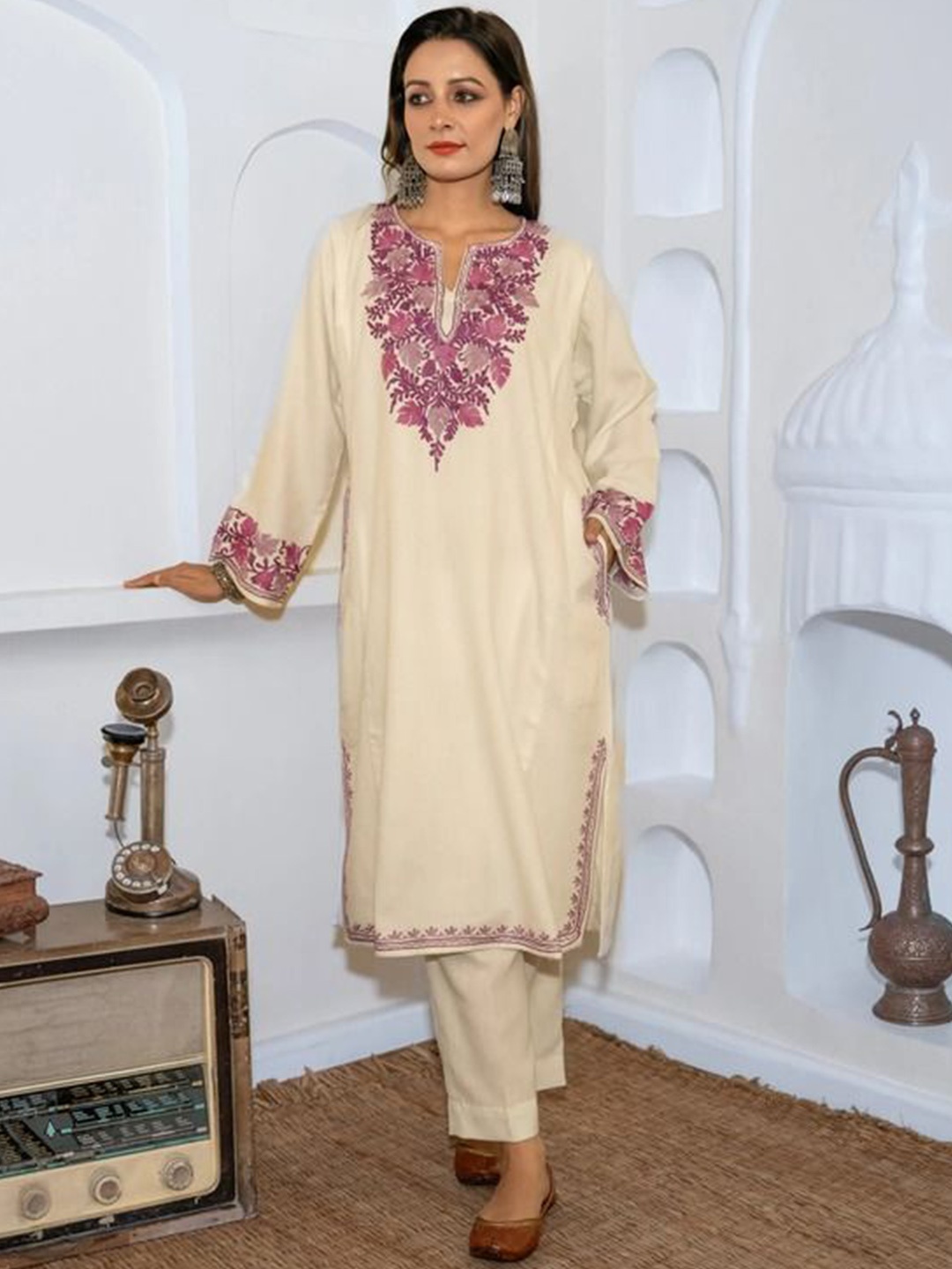 

Kashmir Box Women Embroidered Flared Sleeves Floral Kurta, Off white