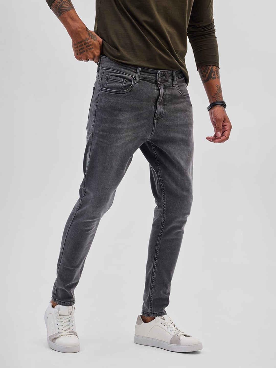 

Snitch Men Narrow Skinny Fit Light Fade Mid-Rise Stretchable Jeans, Grey