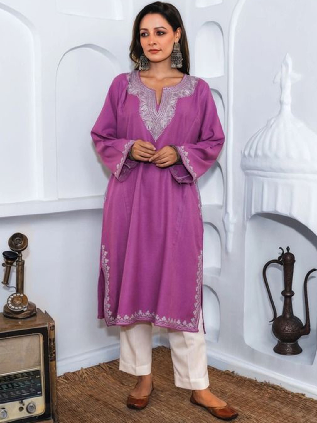 

Kashmir Box Women Embroidered Flared Sleeves Floral Kurta, Pink