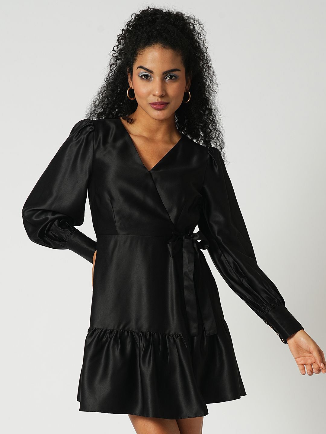 

Globus Wrap Neck Cuffed Sleeves Tiered Satin Mini Party Dress, Black