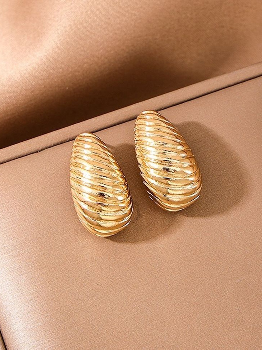 

MYKI Contemporary Studs Earrings, Gold