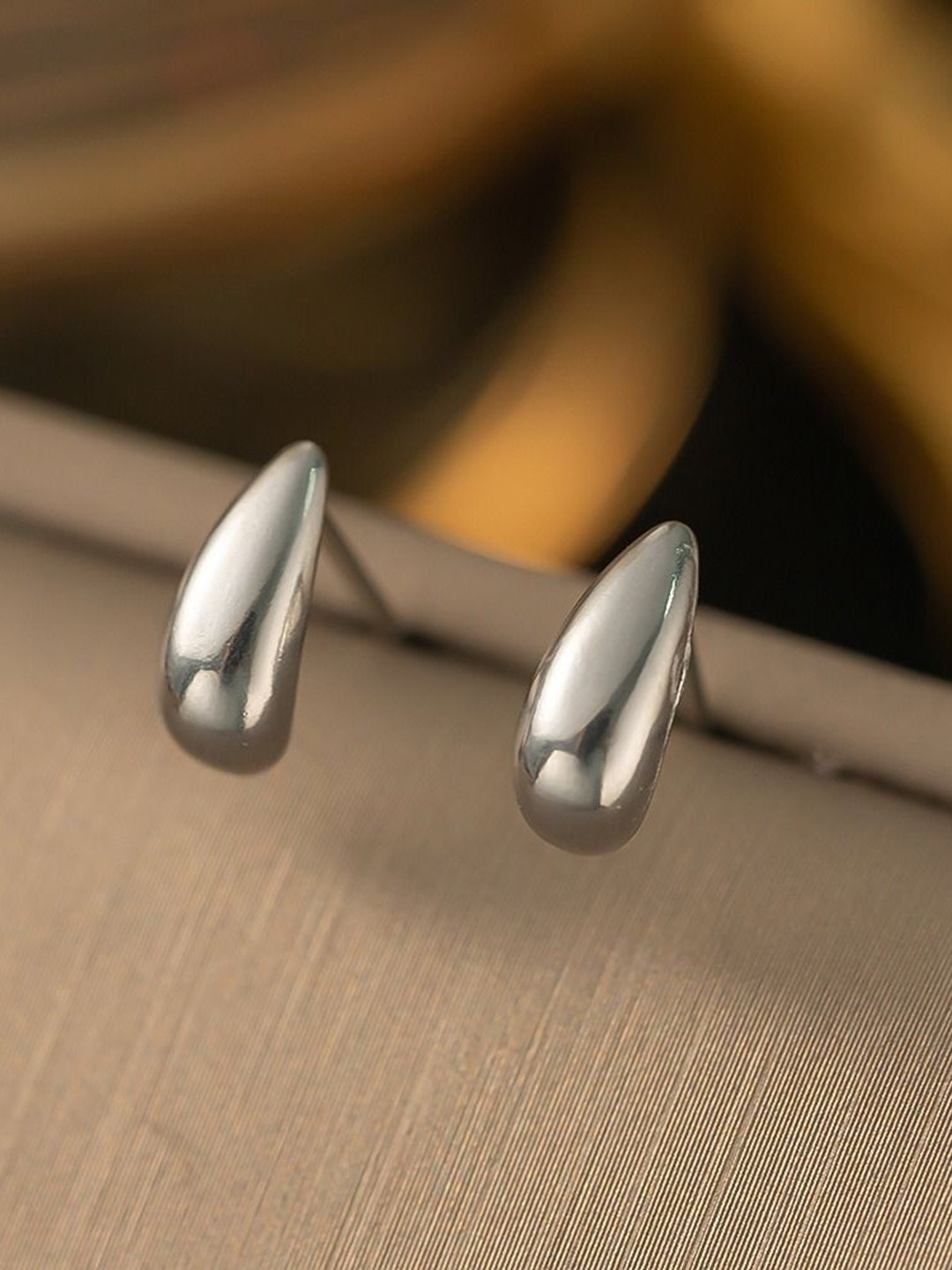 

MYKI Stainless Steel Silver Plated Teardrop Shaped Studs