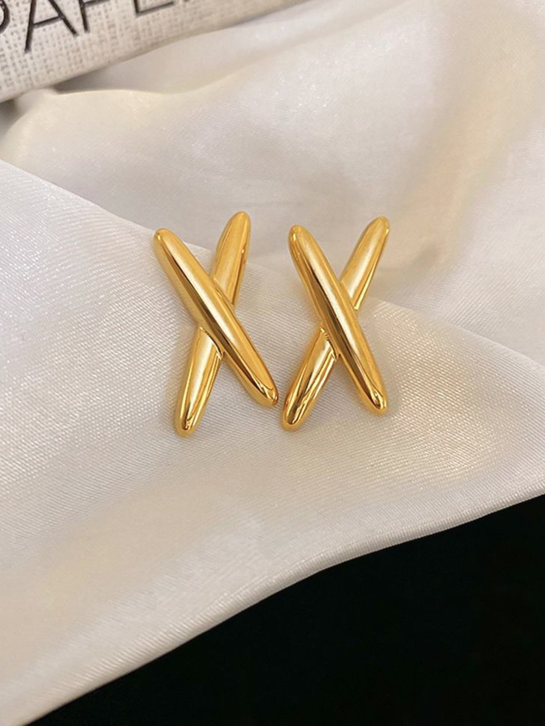 

MYKI Gold Plated Contemporary Studs Earrings