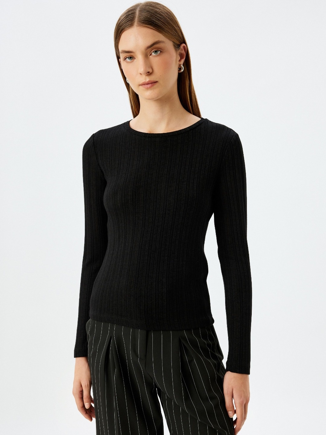 

Koton Women Solid Round Neck T-shirt, Black